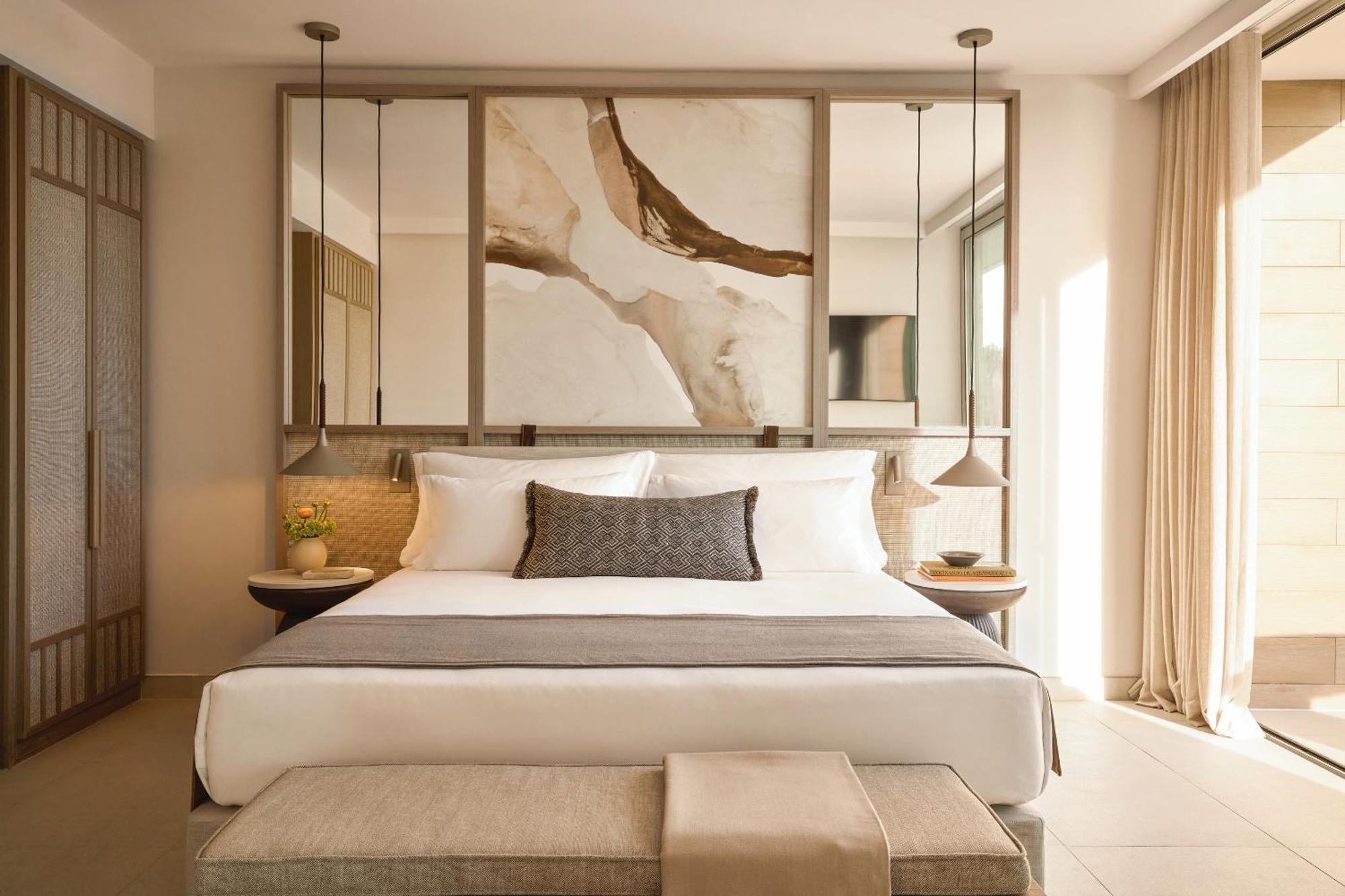 Deluxe One Bedroom Suite Partial Sea View